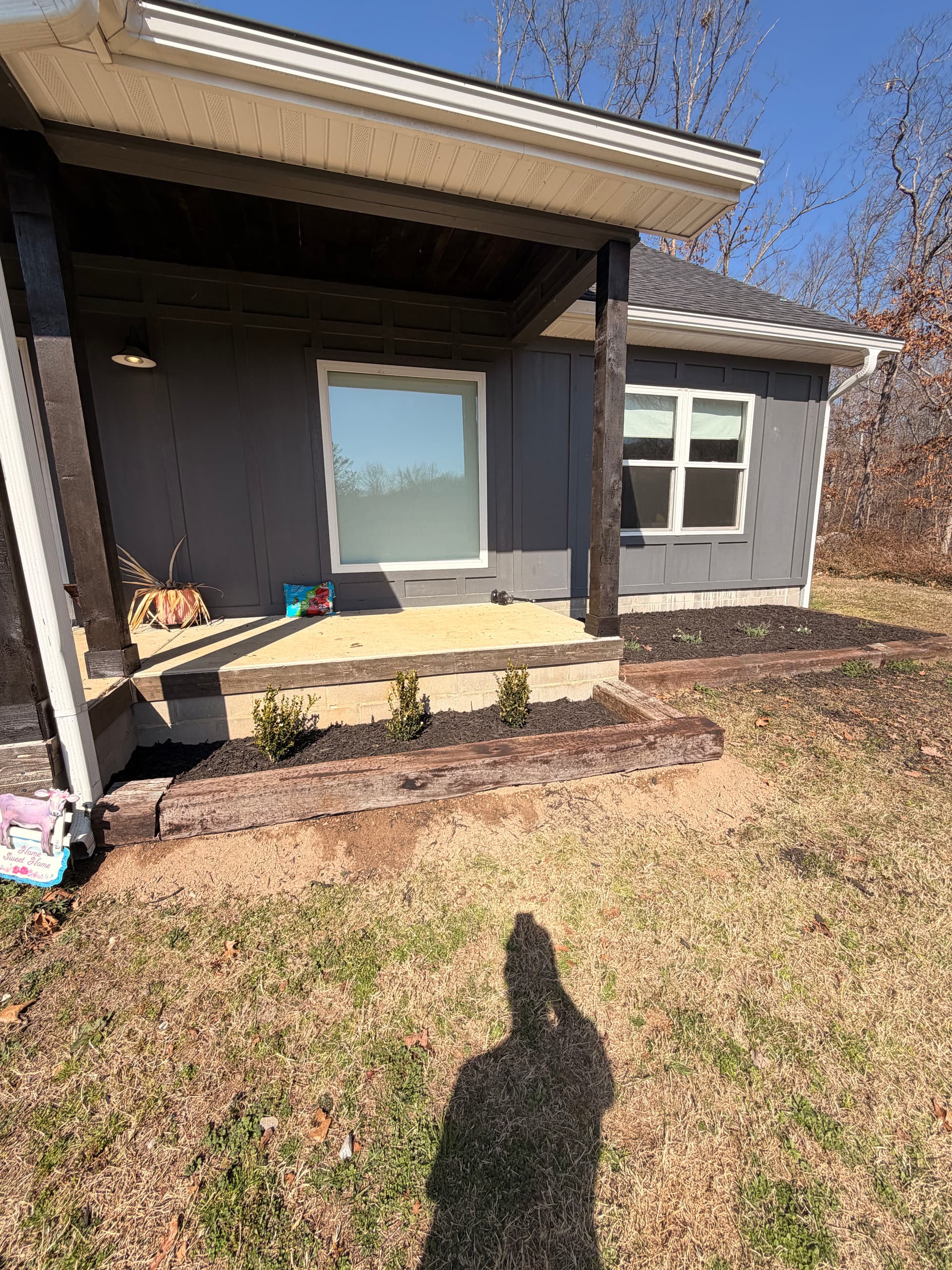 Gallery photos for Front Porch Makeover with Mulch Installation: Image #5