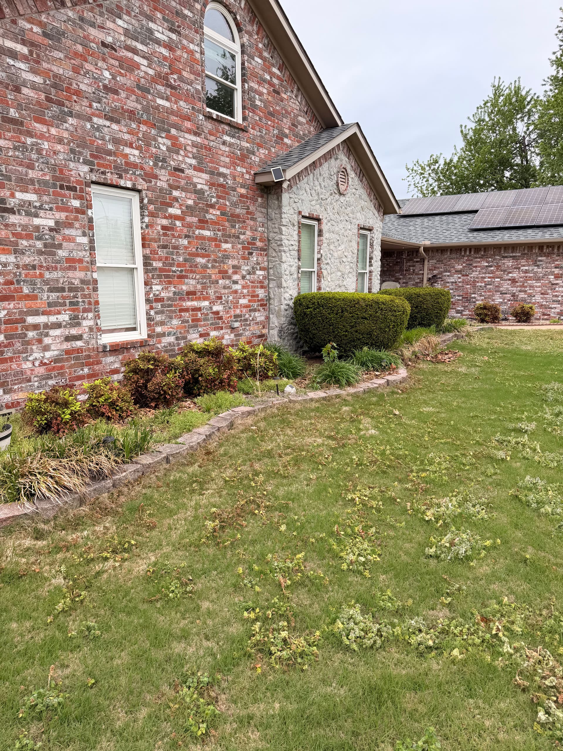 Gallery photos for Front Yard Landscape Beds Removed and Rebuilt with White Gravel: Image #1