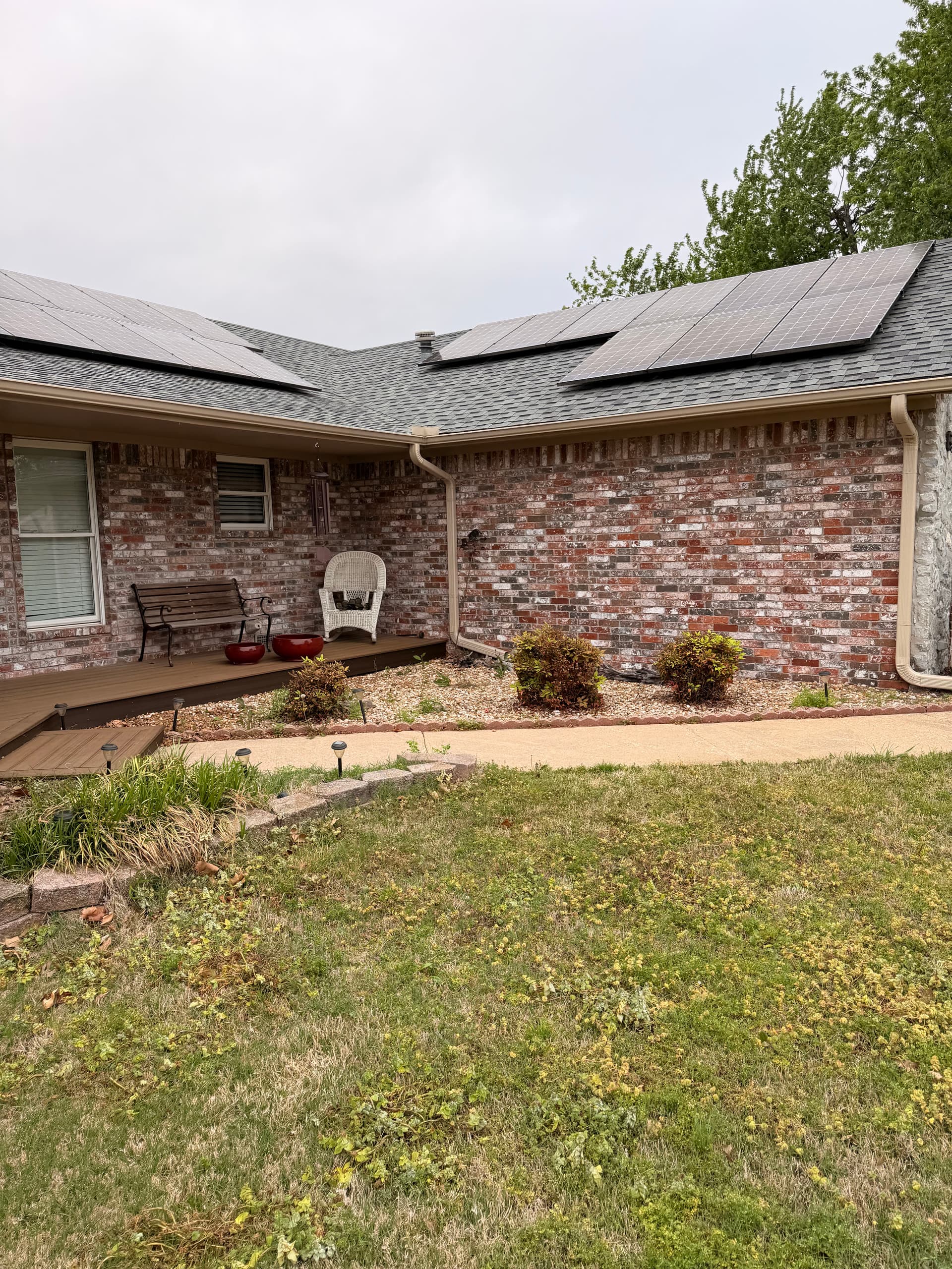 Gallery photos for Front Yard Landscape Beds Removed and Rebuilt with White Gravel: Image #2