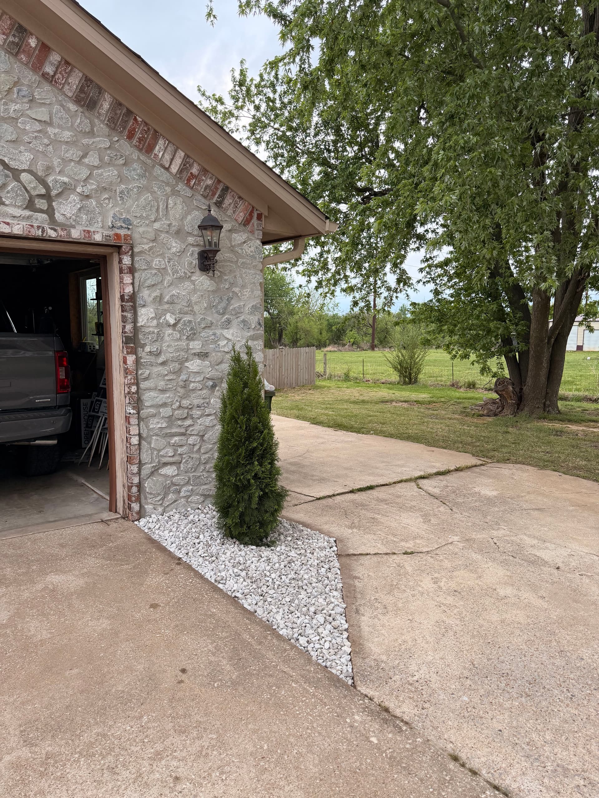 Gallery photos for Front Yard Landscape Beds Removed and Rebuilt with White Gravel: Image #6