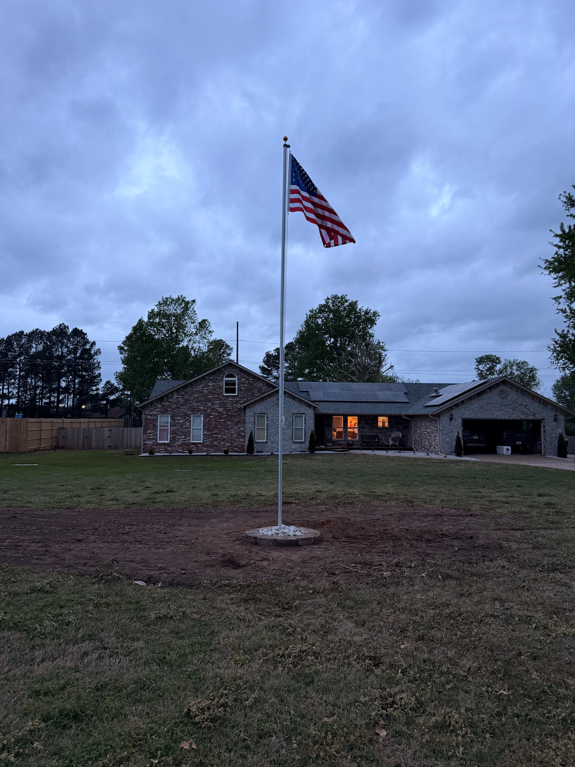 Gallery photos for Front Yard Landscape Beds Removed and Rebuilt with White Gravel: Image #8